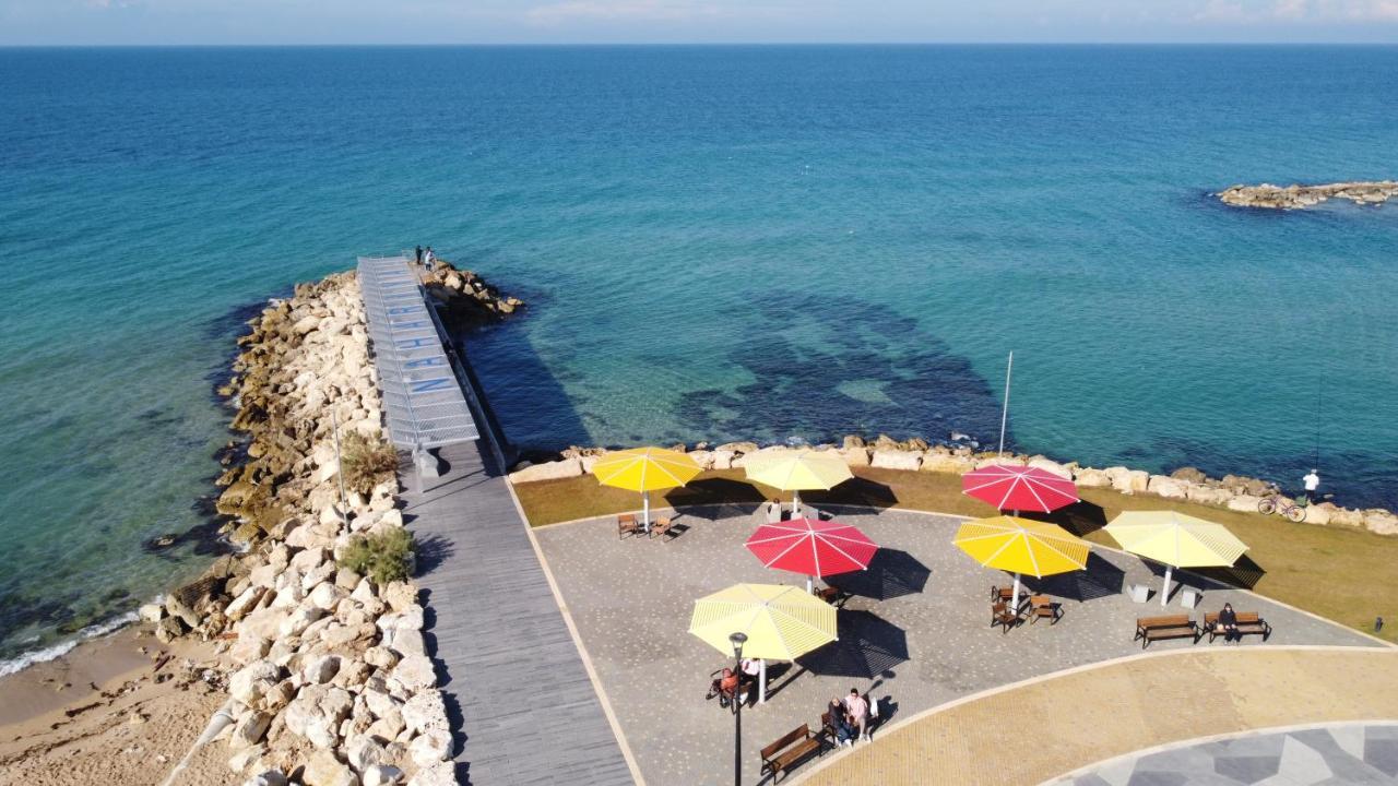 Breezot Yam Hotell Nahariya Exteriör bild