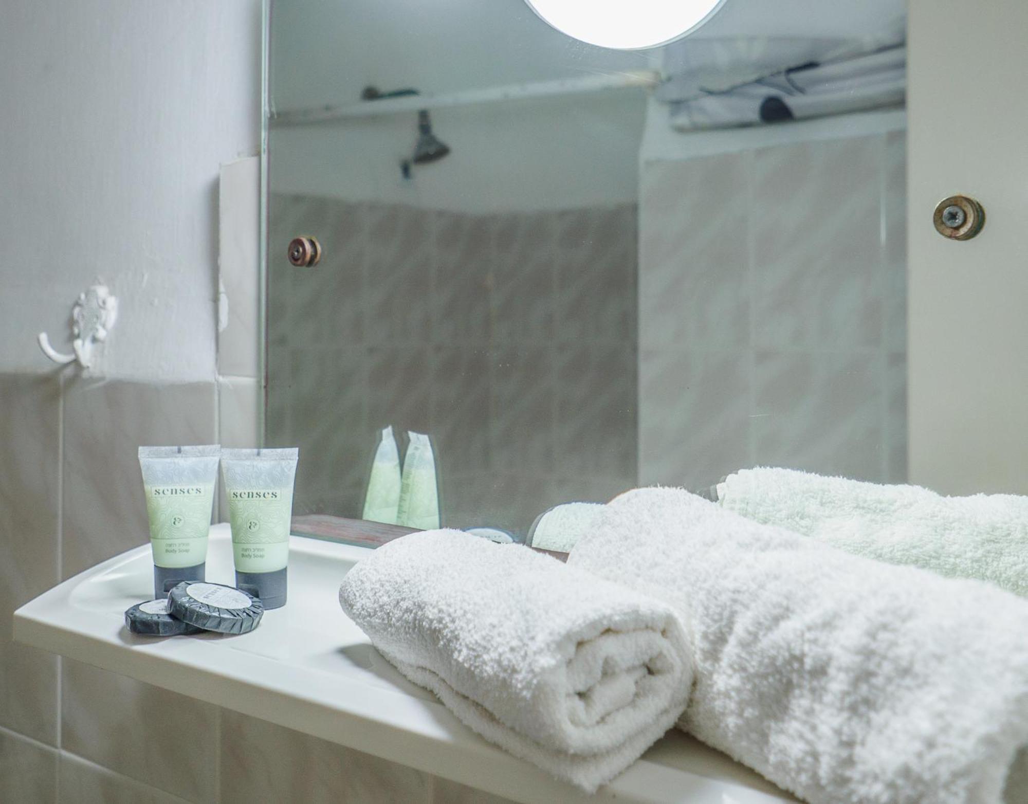 Breezot Yam Hotell Nahariya Exteriör bild